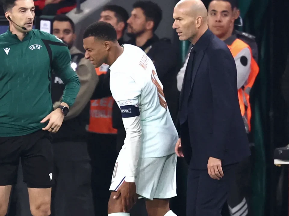 Mbappé Scores but Suffers Knee Injury in France Win Over Turkey