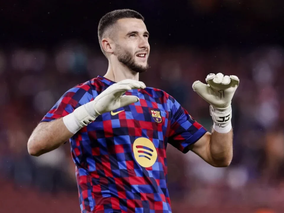 Joan Garcia Suffers Minor Knee Issue After Barcelona’s 7-2 Win
