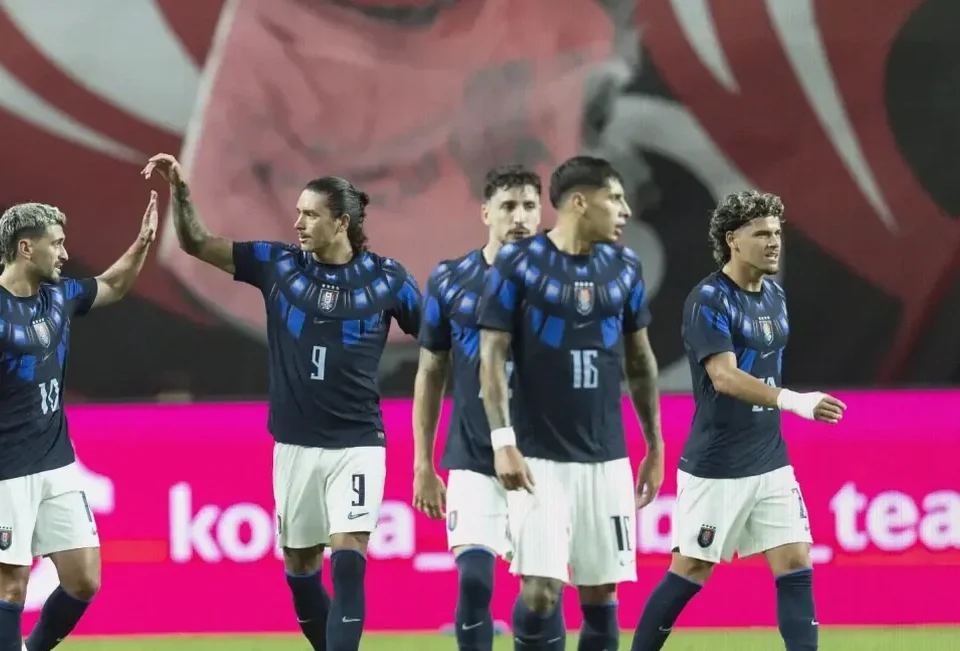 Forlán Earns First Uruguay Win as South Korea Are Beaten 4-1