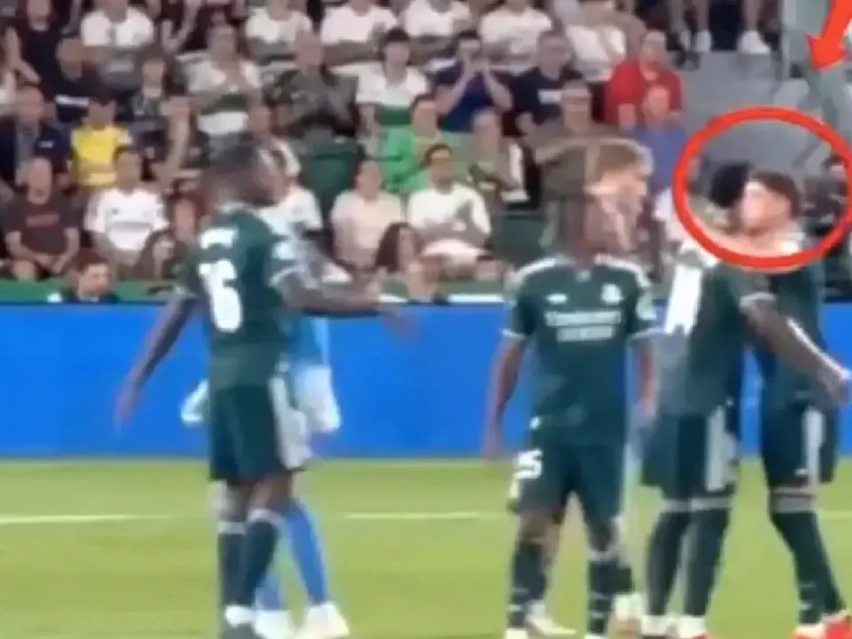 Tchouaméni and Valverde Embrace After Real Madrid’s Dramatic Elche Win