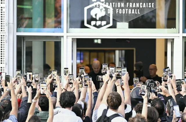 Zinedine Zidane Sends Fans Wild Outside French Football Federation HQ