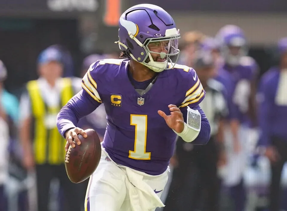 Kyler Murray Leaves Vikings Debut With Concussion in Win Over Packers