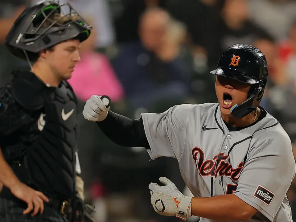 Tigers Rally From Six Down to Stun White Sox 11-8 in AL Central Race