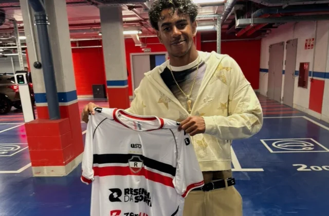 Lamine Yamal Poses With River-PI Shirt After Barcelona’s 7-2 Win