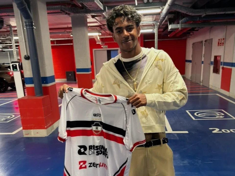 Lamine Yamal Poses With River-PI Shirt After Barcelona’s 7-2 Win