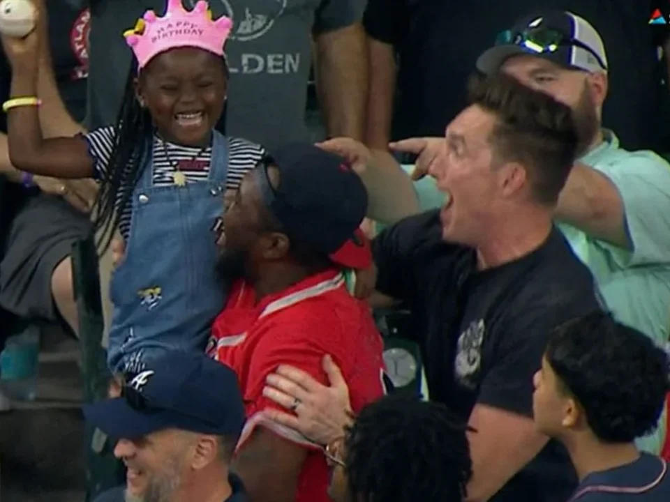 Eugenio Suárez’s 350th Homer Lands in Birthday Girl’s Hands