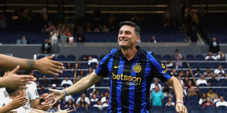 Javier Zanetti Brings P.U.P.I. Foundation Tribute to Maradona in Naples