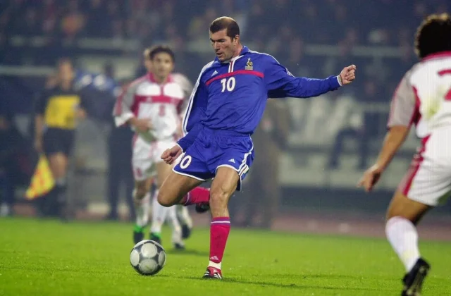 Zidane Shines as France Crush Turkey 4-0 in Istanbul, November 2000