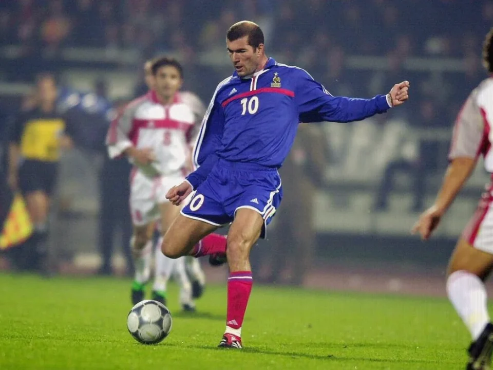 Zidane Shines as France Crush Turkey 4-0 in Istanbul, November 2000