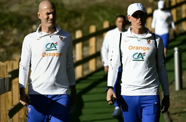 Zidane Watches France Under-21s Train at Clairefontaine