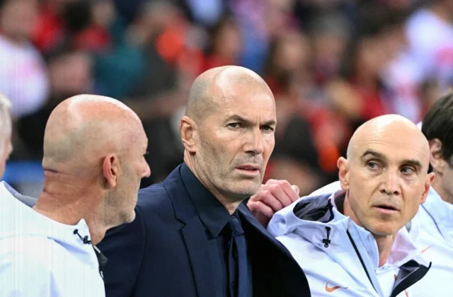 Zidane and France Staff Arrive Late for Anthem Before Turkey Clash