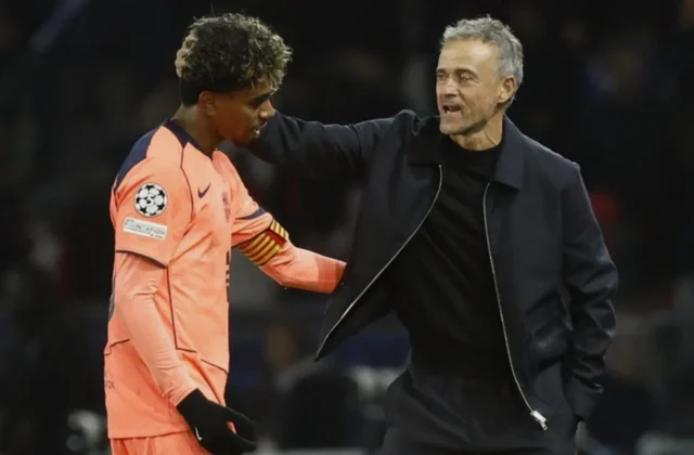 PSG Hold €181m Transfer Surplus After Kvaratskhelia Injury