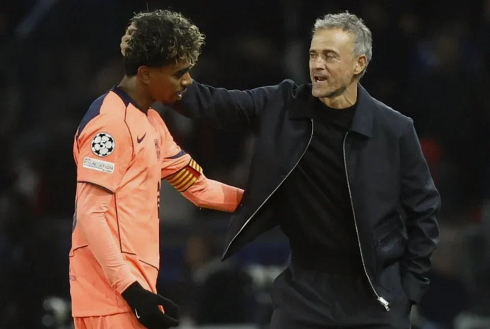 PSG Hold €181m Transfer Surplus After Kvaratskhelia Injury