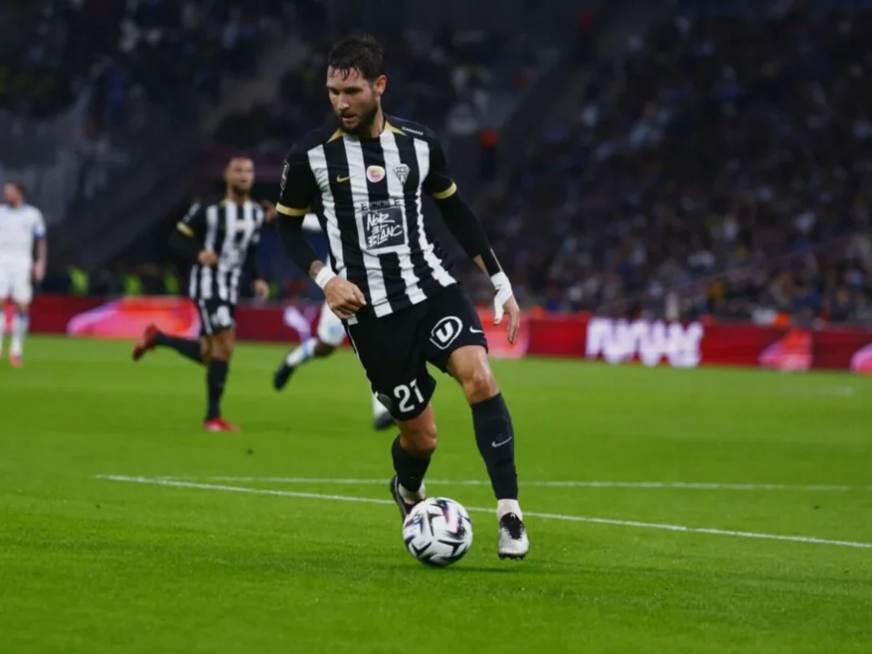 Jordan Lefort’s 82-Match Angers Ever-Present Run Ends with Brest Red Card