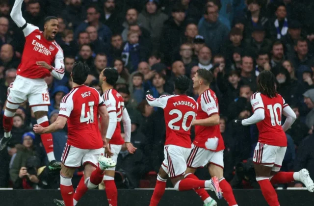 Arsenal Beat Everton to Join Manchester City at Premier League Summit