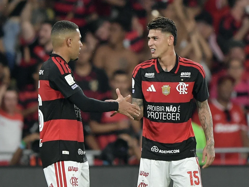 Flamengo Beat Fluminense to Lead Brasileirão Before Estudiantes Clash