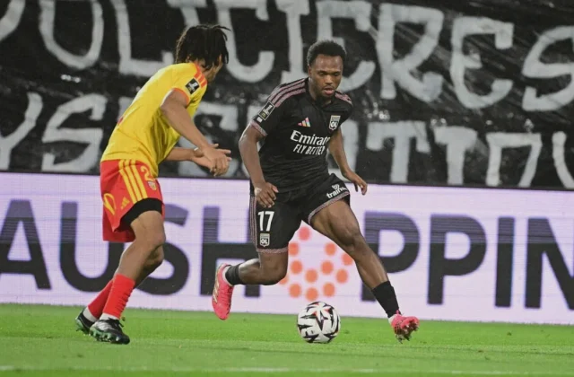 Loïs Openda Forced Off Injured in Lyon’s Clash at Lens