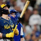 Jake Bauers’ 11-Pitch Homer Lifts Brewers in NLCS Game 3