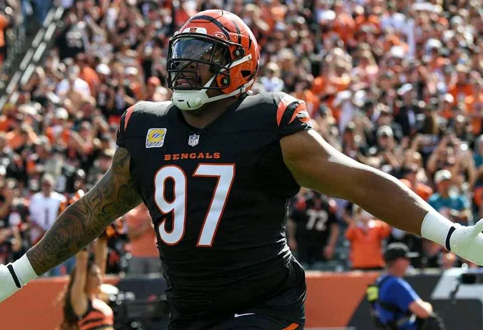 Dexter Lawrence’s Goal-Line Leap Highlights Bengals Win Over Dolphins