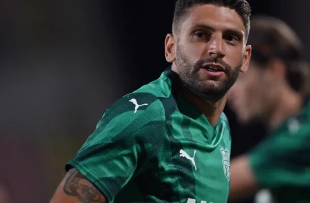 Domenico Berardi Helps Student Taken Ill on Bus in Sassuolo