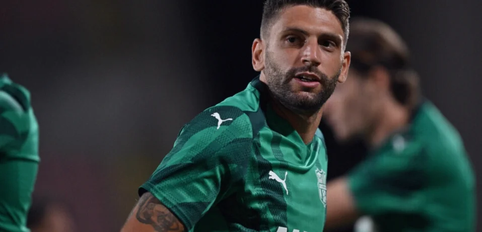 Domenico Berardi Helps Student Taken Ill on Bus in Sassuolo