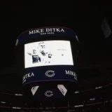 Blackhawks Honor Mike Ditka Before Hurricanes Game