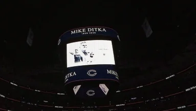 Blackhawks Honor Mike Ditka Before Hurricanes Game
