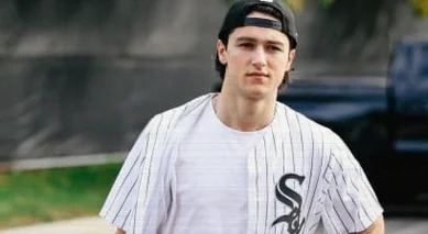 Blackhawks Show White Sox Support Before Hurricanes Game
