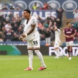 Ronald’s Late Goal Sends Swansea City Top of the Championship