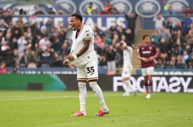 Ronald’s Late Goal Sends Swansea City Top of the Championship