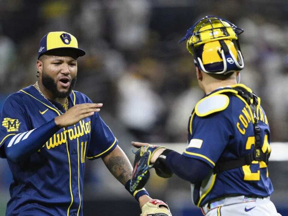 Brewers Keep Same 26-Man Roster for NLCS Opener Against Dodgers