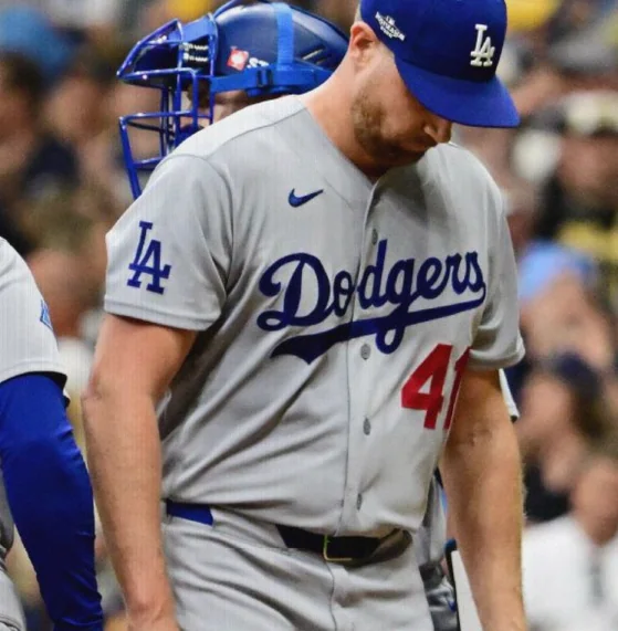 Brewers Beat Dodgers 7-4 to Grab 2-0 Series Lead