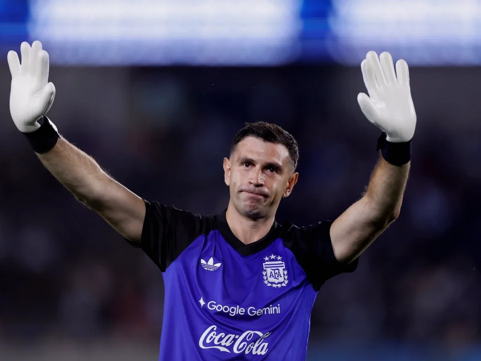 Emiliano Martínez Begins Recovery After Surgery