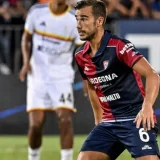 Harry Winks Becomes Cagliari’s Midfield Leader Under Pisacane
