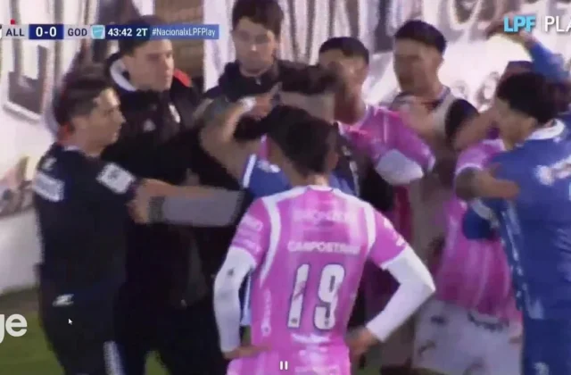 Mobile Replay Leads Referee Lamolina to Overturn Penalty in Argentina