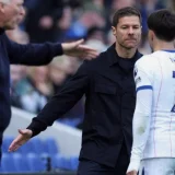 Pedro Neto’s Brace Fires Chelsea Past Everton as Martínez Injury Worries Alonso