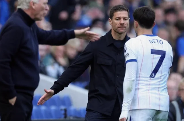 Pedro Neto’s Brace Fires Chelsea Past Everton as Martínez Injury Worries Alonso