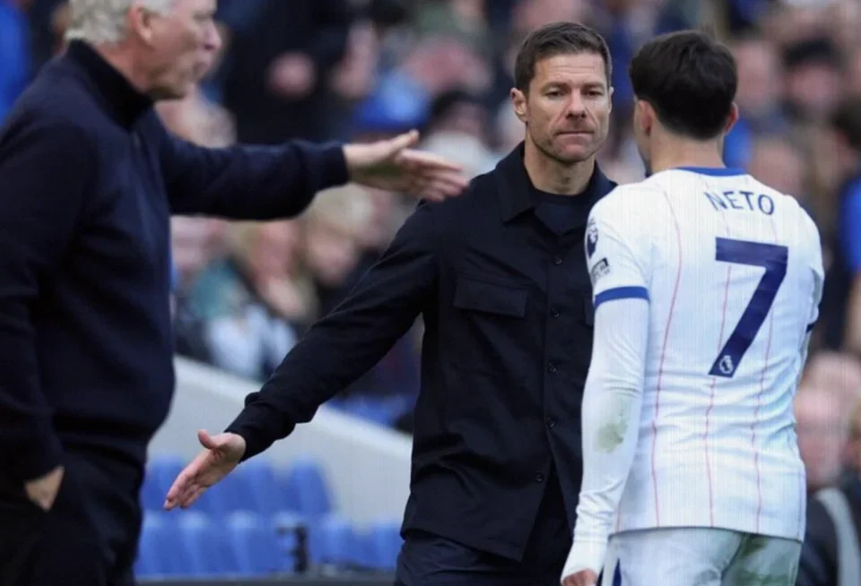 Pedro Neto’s Brace Fires Chelsea Past Everton as Martínez Injury Worries Alonso