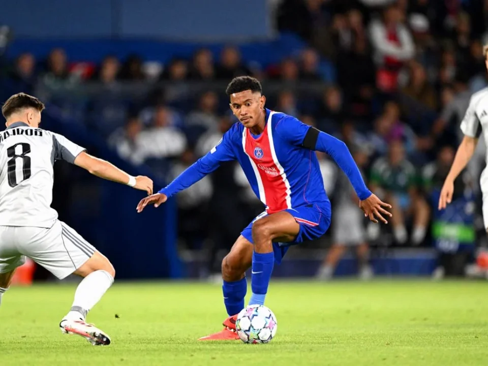 PSG Midfielder Senny Mayulu Ruled Out for a Month with Thigh Injury
