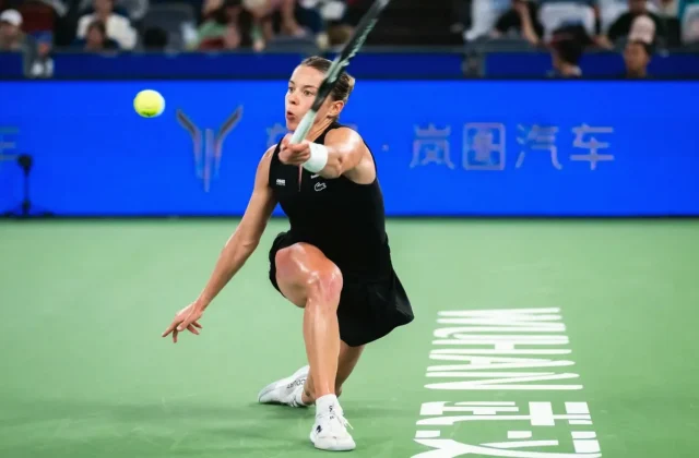 Maja Chwalinska Beats Sakkari to Reach Wuhan Open Semifinals