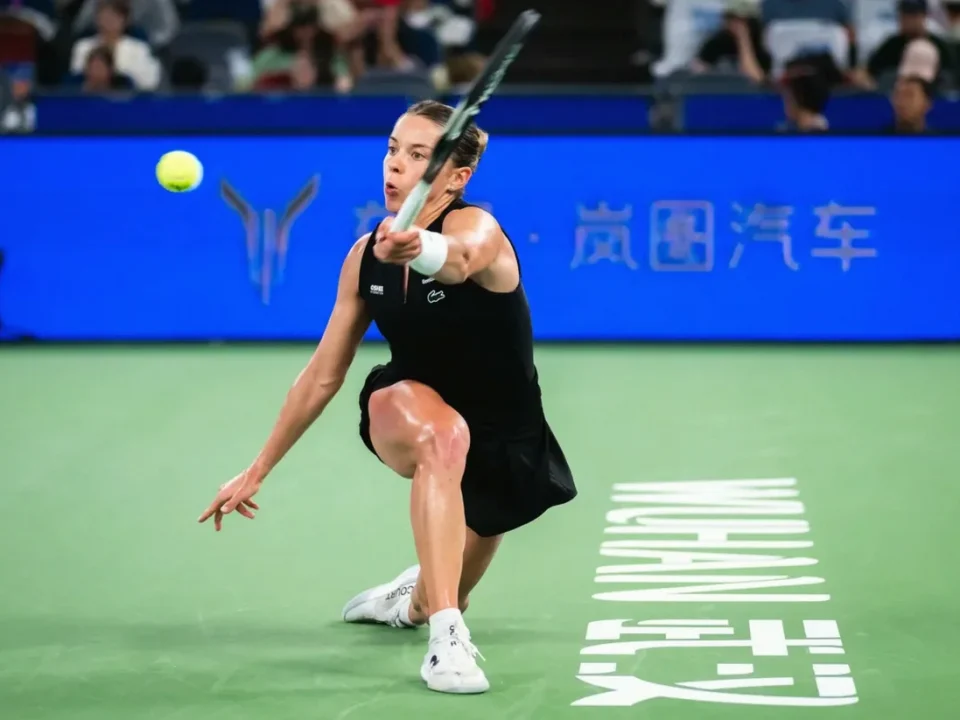 Maja Chwalinska Beats Sakkari to Reach Wuhan Open Semifinals
