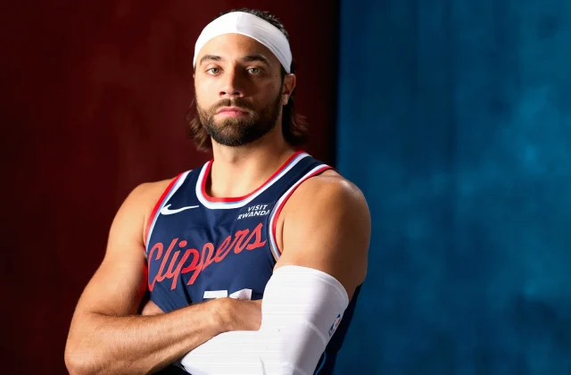 Max Strus Out Four Weeks After Clippers Preseason Foot Injury