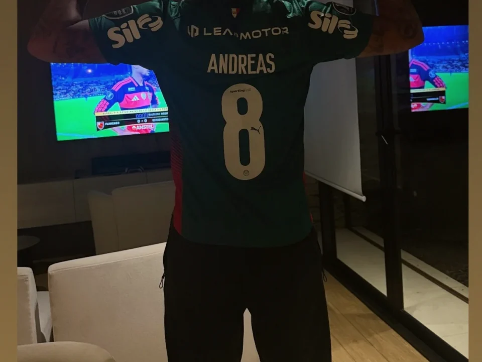 Deyverson Celebrates Estudiantes’ Libertadores Win Over Flamengo