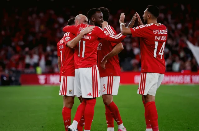 Echeverri Assists as Benfica Beat Vitória Guimarães 2-0