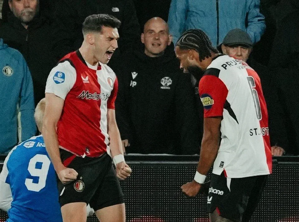 Feyenoord End AZ’s Unbeaten Start as Mateo Chávez Starts