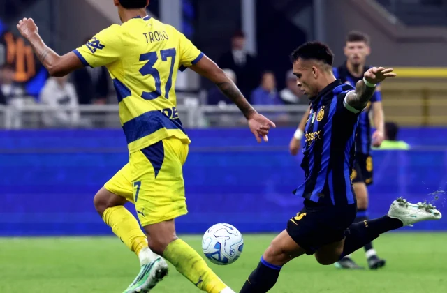Inter Ease Past Parma 3-0 to Take Sole Lead in Serie A