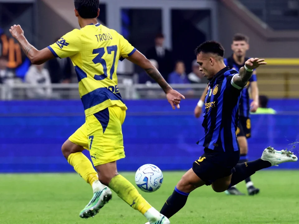 Inter Ease Past Parma 3-0 to Take Sole Lead in Serie A