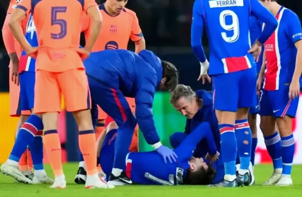 Kvaratskhelia Ruptures ACL in PSG’s Champions League Win Over Barcelona