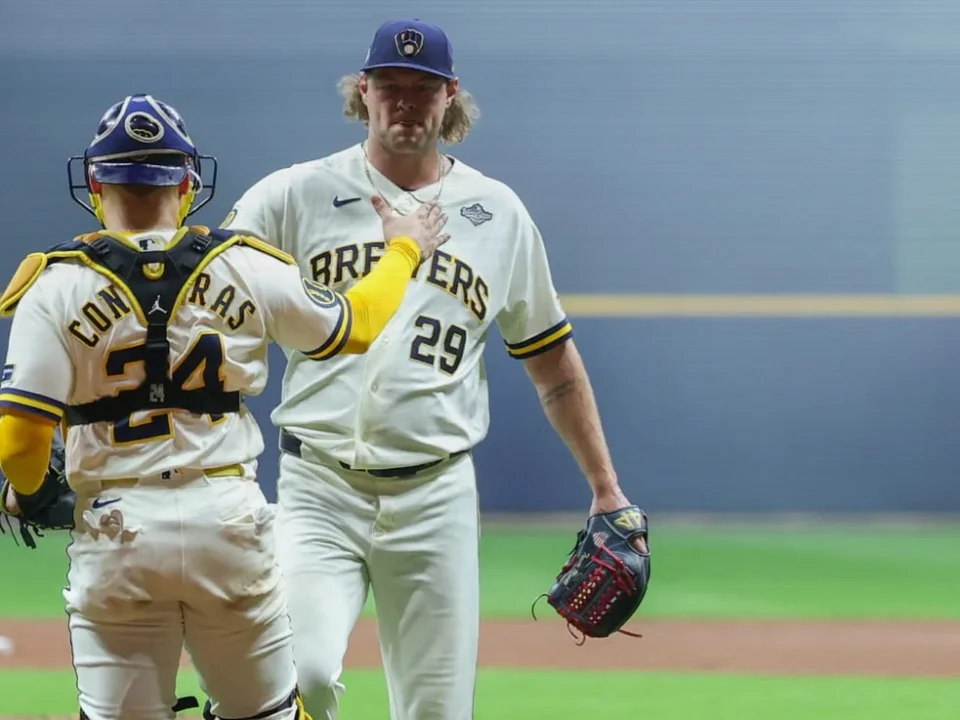 Brewers Edge Rays 3-2 in World Series Game 1 Bullpen Battle