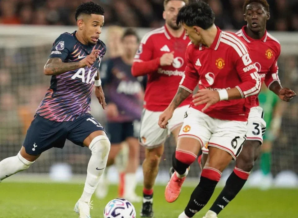 Manchester United Consider Action After Lisandro Martínez Criticism